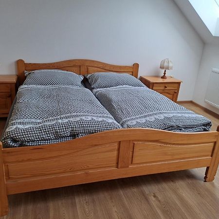 Pension Na Statku- Konsky Apartman Malenitz Exteriér fotografie