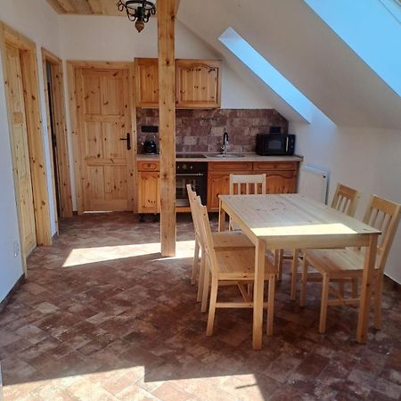 Pension Na Statku- Konsky Apartman Malenitz Exteriér fotografie